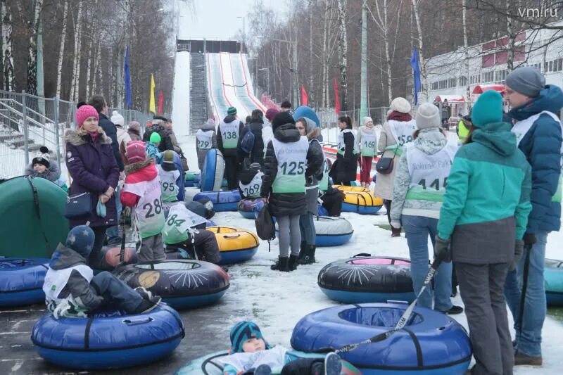 Соревнования в парке. Тюбинг Сокольники. Тюбинг в парке Сокольники. Соревнования на тюбингах. Парк Сокольники горка.