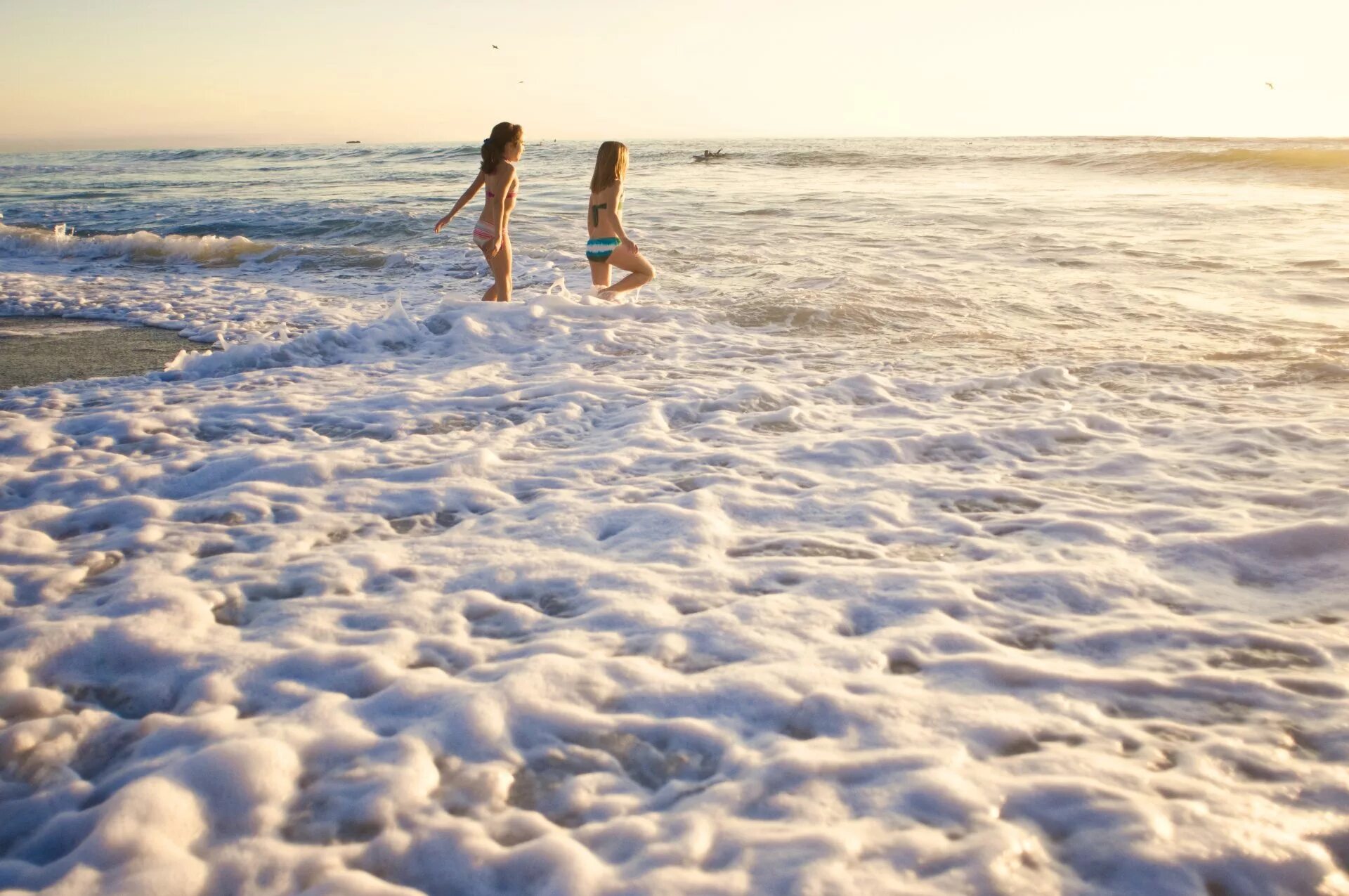 День на берегу океана. Девушка-море. Лето море. Фотосессия на море. Море пляж девушки.