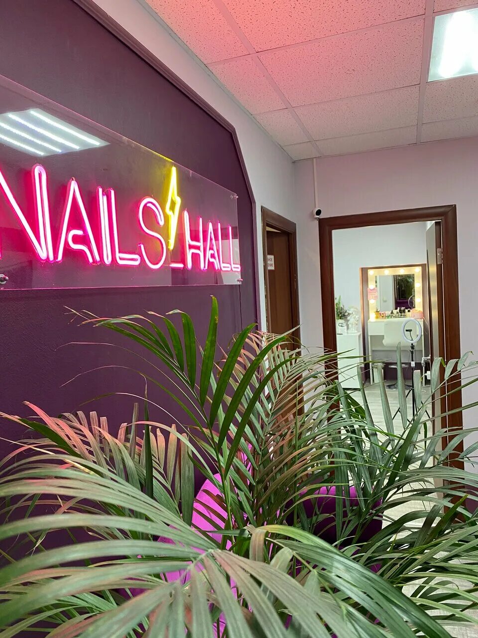 Nail hall. Nail hall химки. Nail hall. Dzroxis laqebiani frcxilebi. Nail hall.