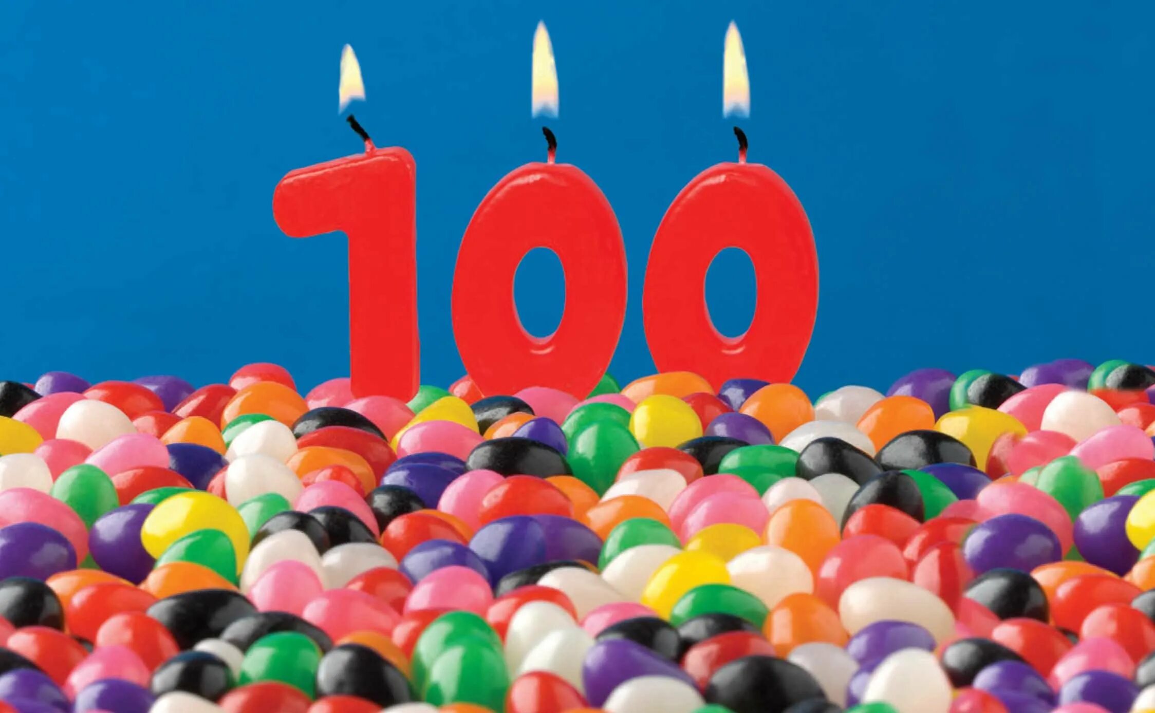 Сто лет со дня рождения. Красивая цифра 100. День рождения на 100. С днём рождения 100 лет женщине. Торт свечки 100 лет.