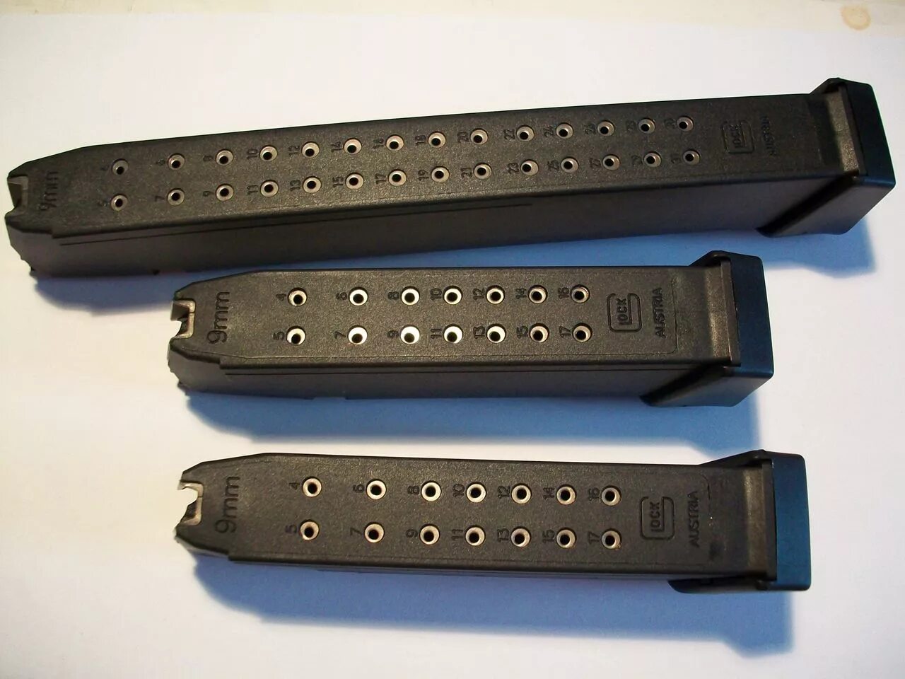 Обойма глок 17. Магазин для глок 17 9. Магазины glock 17 we. Магазин глок 33 патрона. Глок с магазином на 100 патронов.