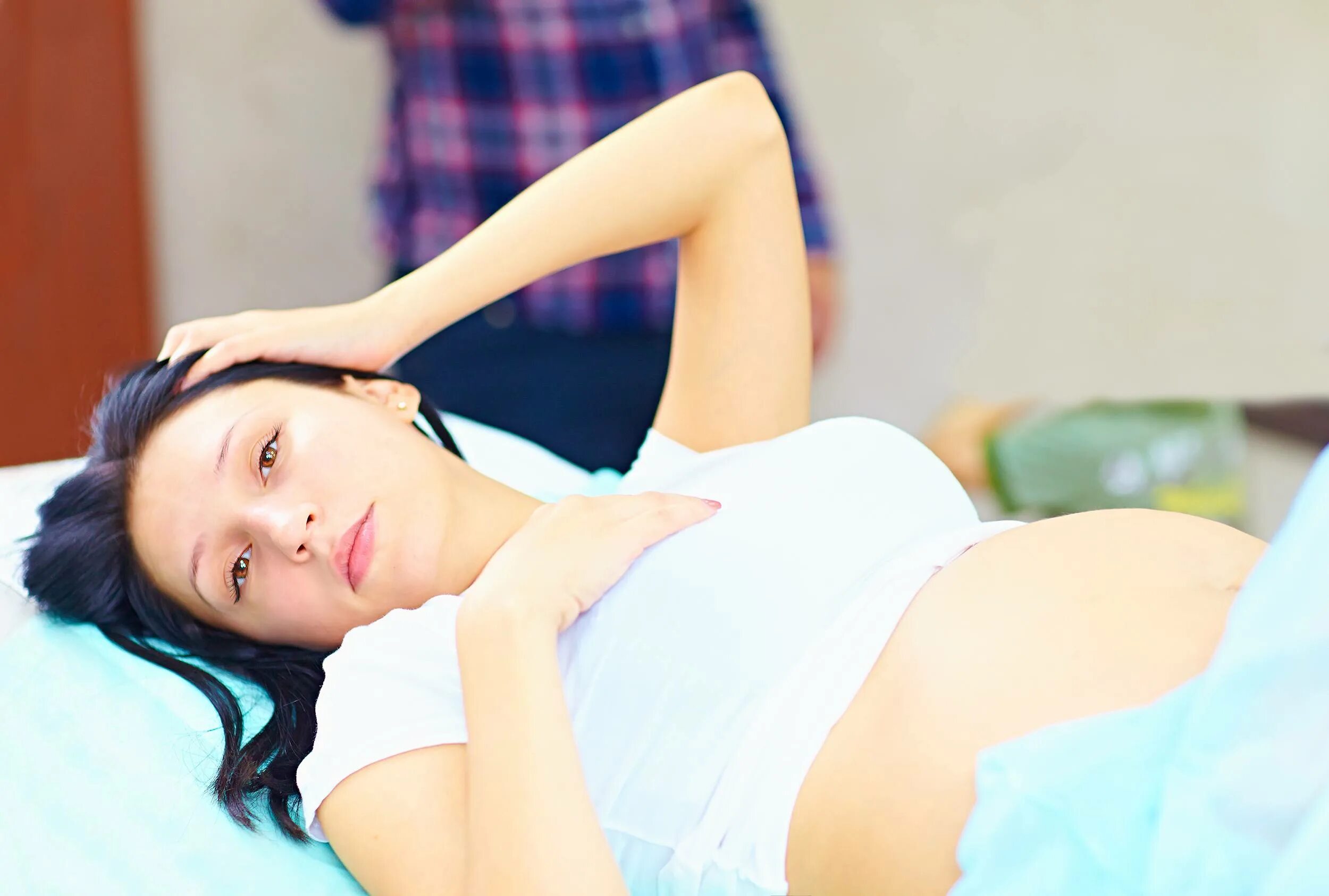 Беременной женщине кесарева. Роды stock photo. Pregnant woman Surgery. Maternal illness.