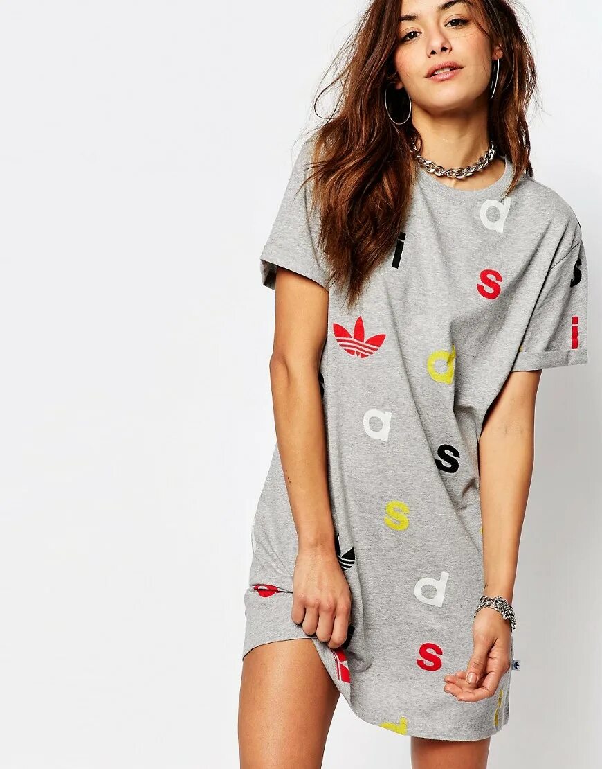 Длинная футболка женская с разрезами. Удлиненные футболки женские. Футболка оверсайз. Длинные футболки для девушек. Платье футболка.