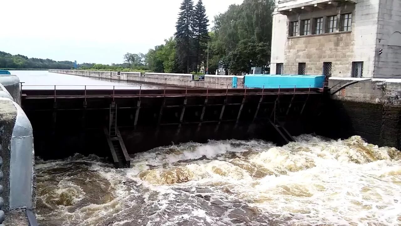 Зачем шлюз. Шлюз речного канала. Маулсейский шлюз. Судоходный шлюз Волжской ГЭС. Шлюзы канала имени Москвы.