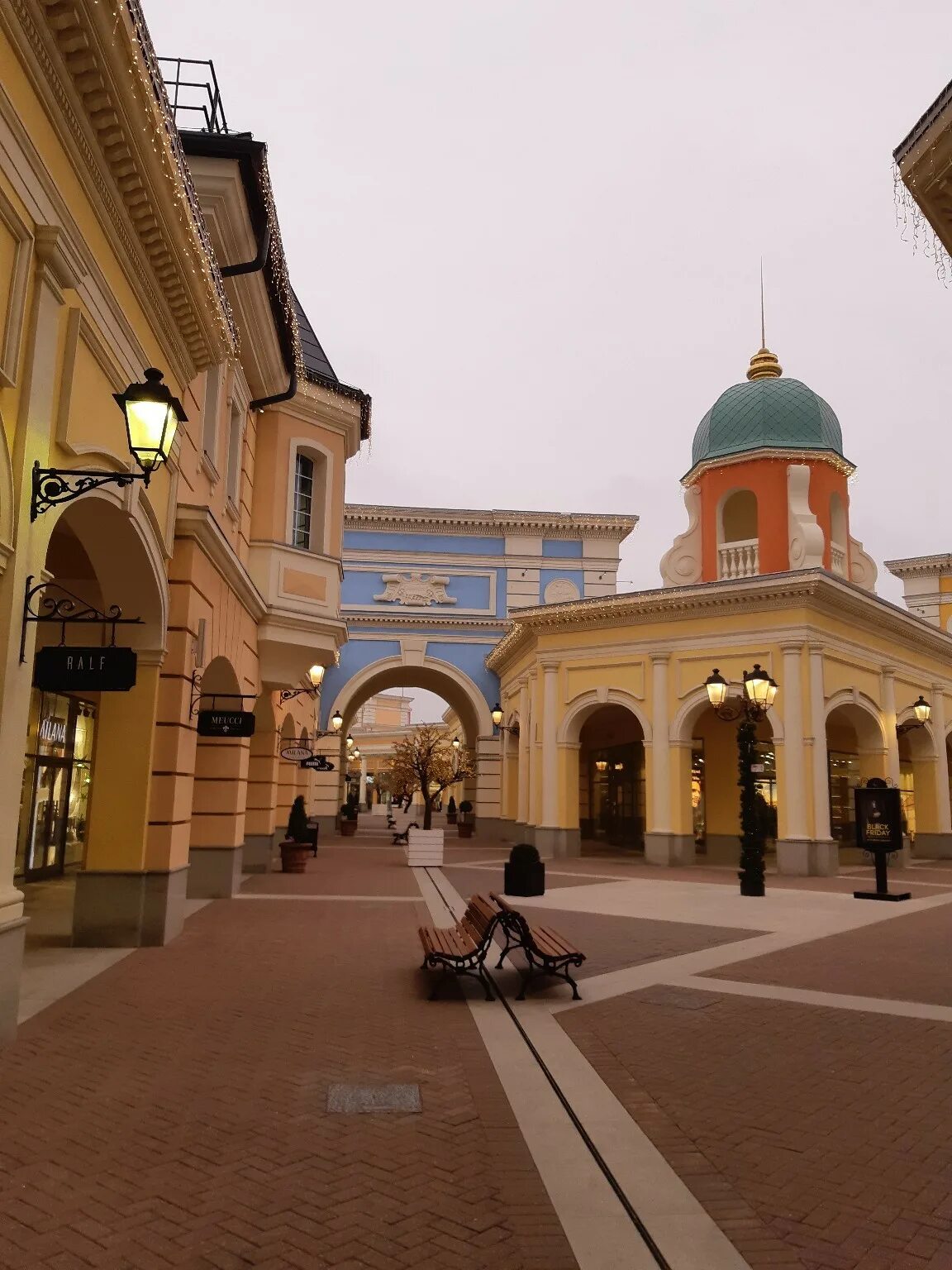 Outlet петербург. Аутлет Виладж Питер. Пулково аутлет СПБ. Outlet Village Пулково. ТЦ аутлет Пулково.