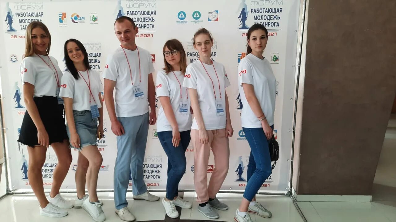 Студент из донецка работающий с молодежью