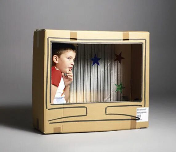 Телевизор из картона. Телевизор из картонной коробки. Телевизор из картона для детского. Телевизор из картона для детского сада. Телевизор из коробки для детей.