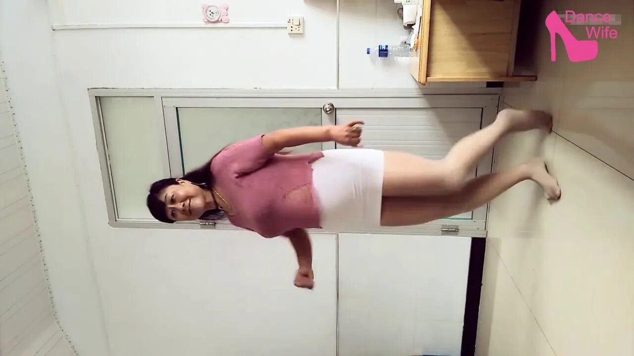 轻舞玉女肥臀慢摇 chinses wife Hip Dance - youtube. Dance wife 九江美美广场舞教学8肉丝紧身.