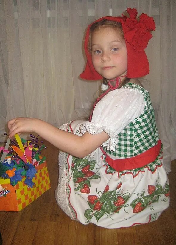 Костюм красной шапочки в садик. Костюм красной шапочки для девочки выкройка шапочки. Шапочка красной шапочки. Костюм красной шапочки в садик. Красная шапочка в корсете.