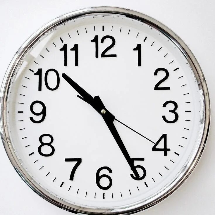 Минут картинка. Часы 10 часов 10 минут. 11 Часов на часах со стрелками. Часы 25 минут. Часы 10:20.