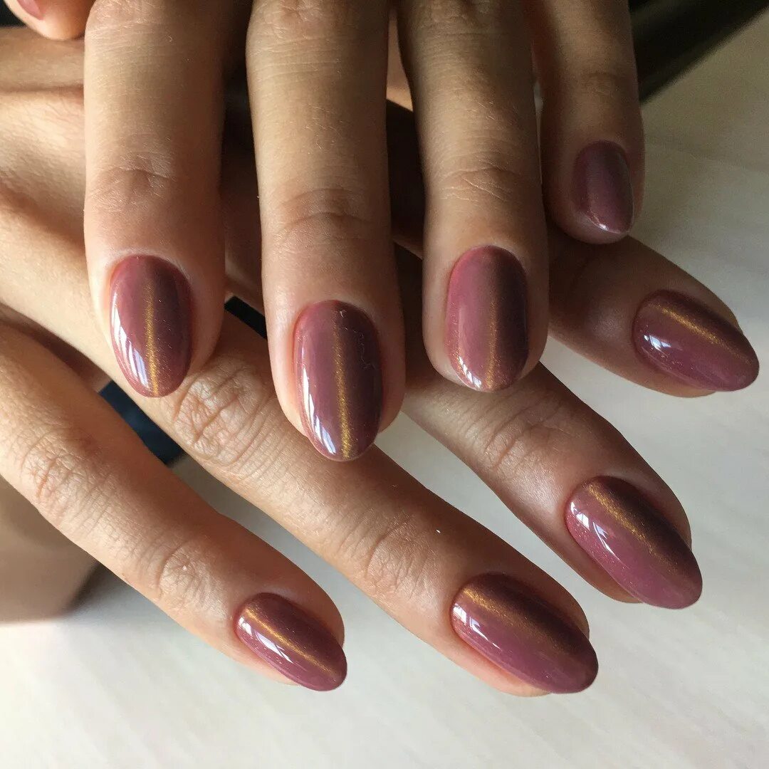 маникюр кошачий глаз светлые тона на короткие. маникюр кошачий глаз светлые тона. ногти кошачий глаз светлые. маникюр кошачий глаз розовый. маникюр 2022 кошачий глаз светлые тона.