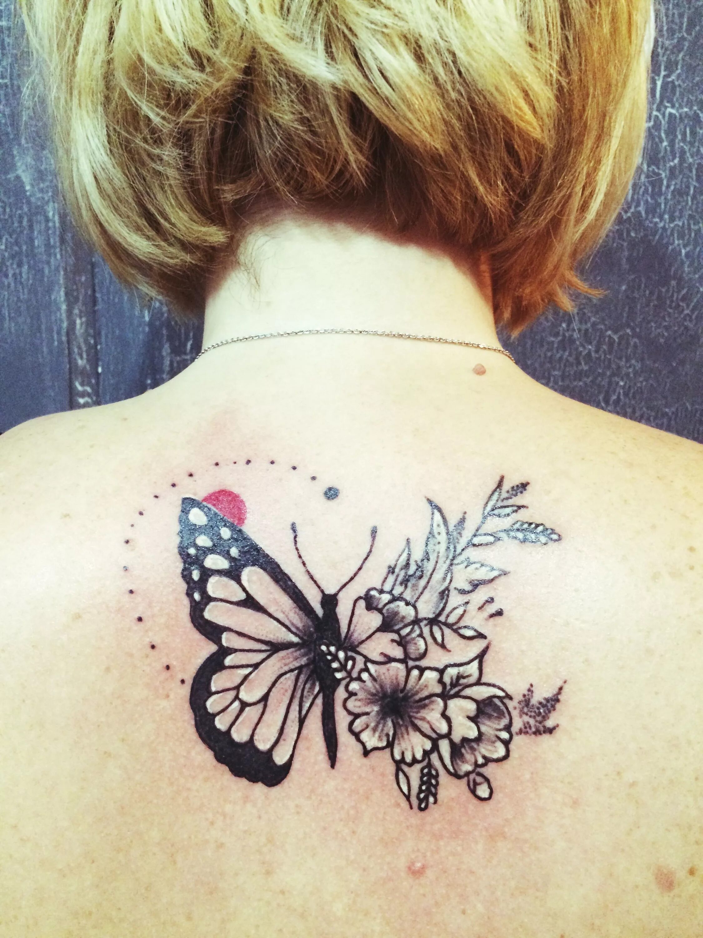 тату с бабочками на цветах цветные. тату бабочка с цветами. тату цветы. тату в виде бабочки. тату бабочка на цветке.