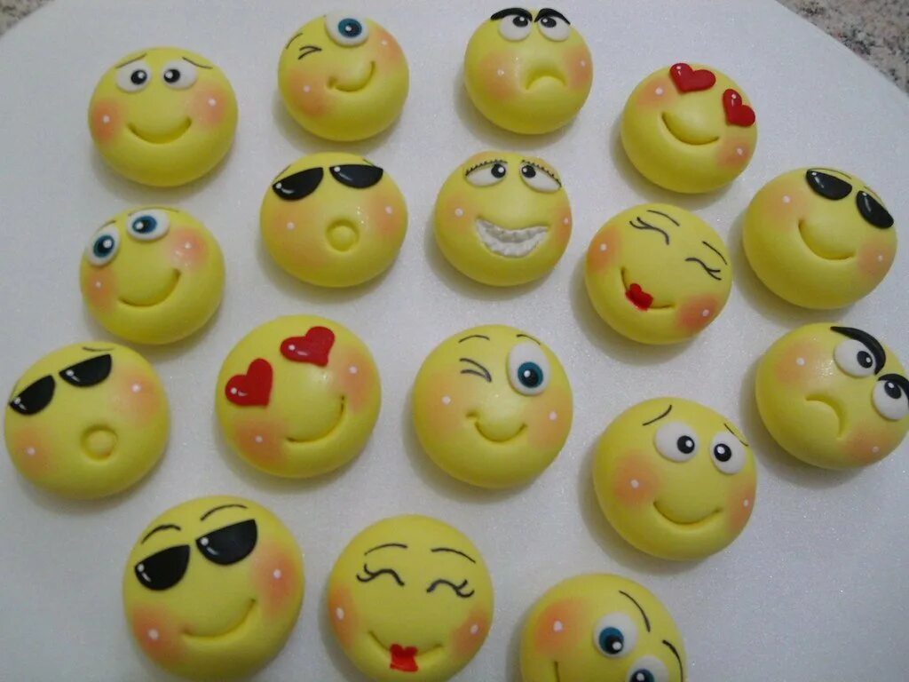 Смайлик hungry. Смайлики тестом. Выбрать смайлик. Смайлик внимательность. Смайлики одинаковые.