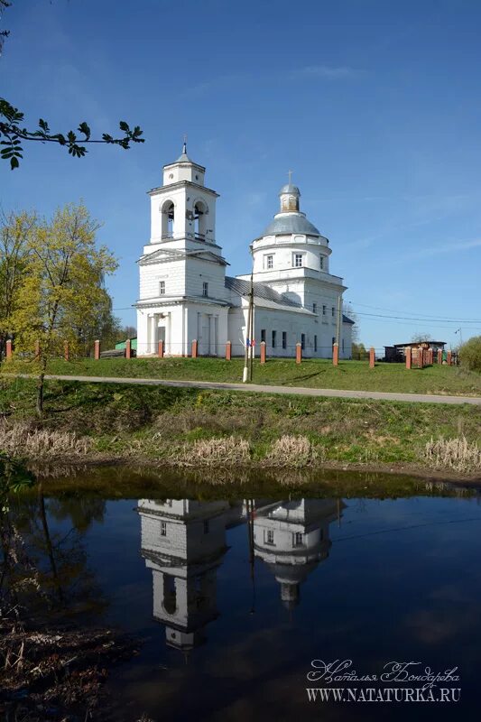 Усадьба белая Колпь. Усадьба Шаховских белая Колпь. Усадьба белая Колпь Шаховской район. Церковь в селе белая Колпь. Усадьба князя шаховского