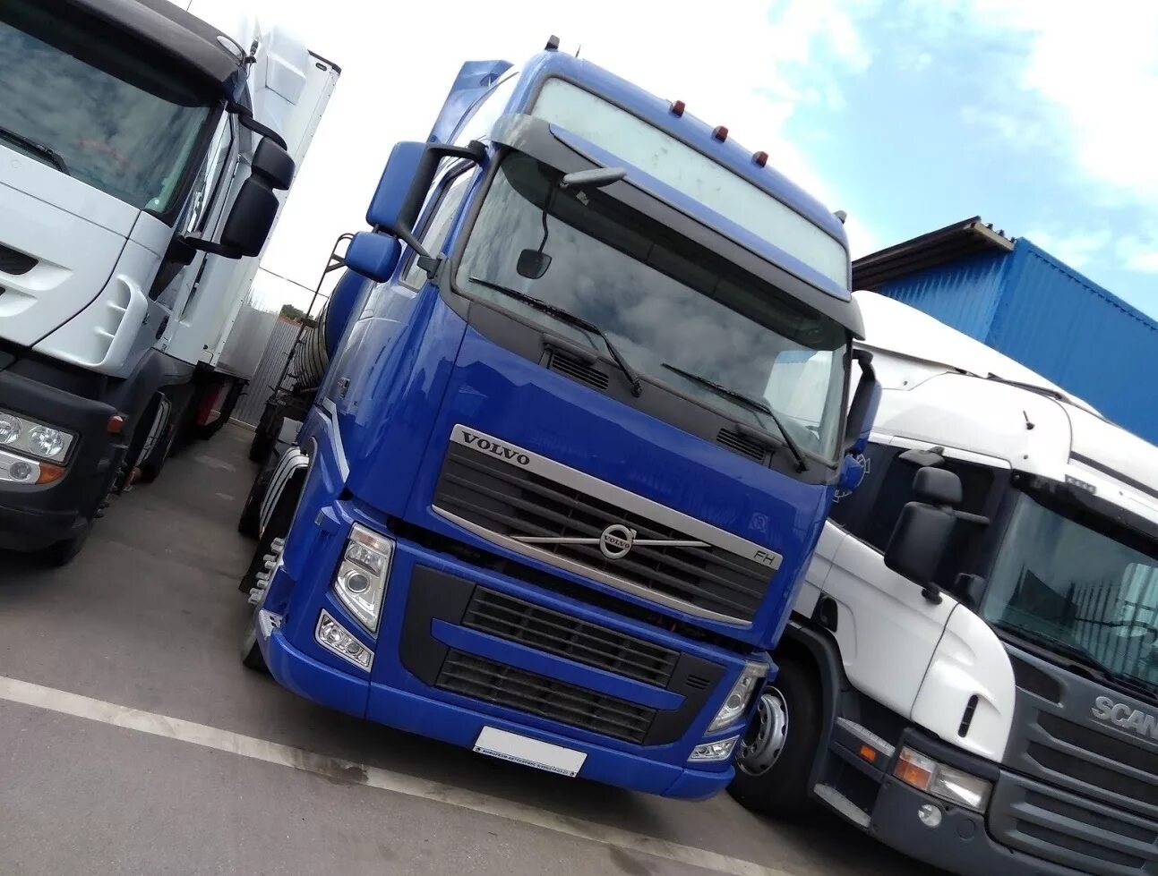 Запчасти для грузовиков москва. Volvo FH/fm. Запчасти dlya gruzovikov Volvo FH. Разбор грузовиков Вольво м4. Volvo FH 2017.