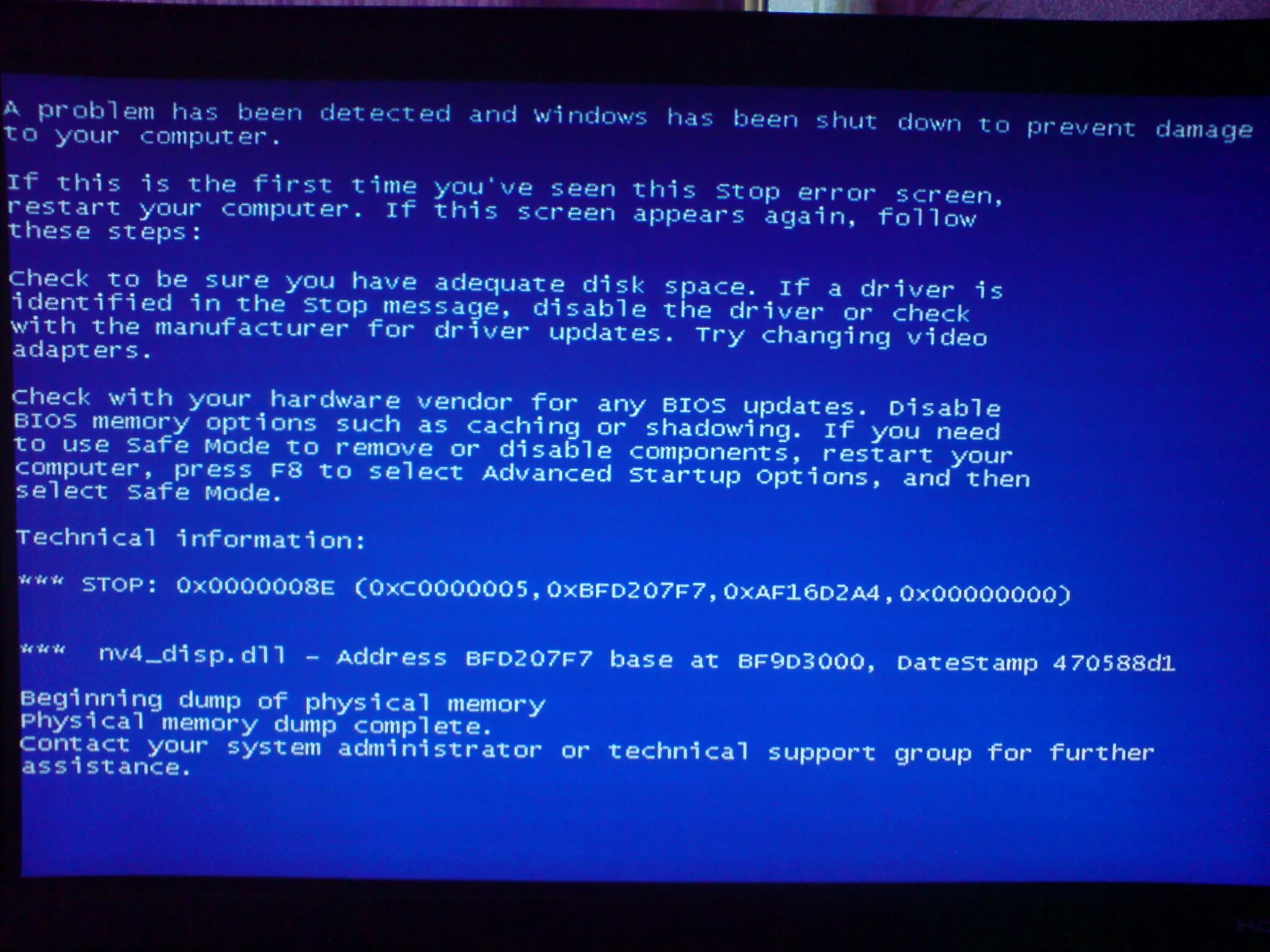 Синий экран 8. Синий экран. Синий экран смерти. Экран смерти на компьютере. Синий экран смерти виндовс.