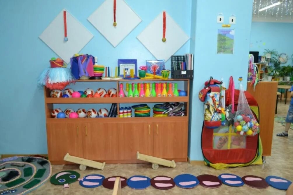 Игровой уголок в детском саду. Техника для детского сада в группу. Техника для детского сада в группу. Техника для детского сада в группу. Мебель для ясельной группы детского сада.