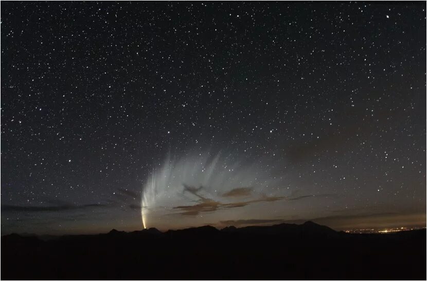 Комета макнота. Название болидов солнечной системы. Астероидная опасность. С какой скоростью влетает метеорит. С какой скоростью влетает метеорит.