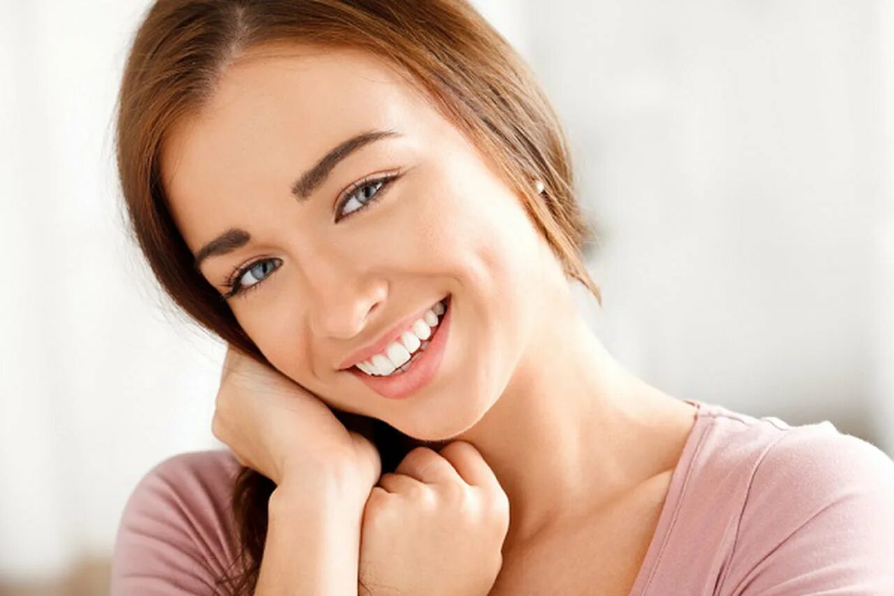 Smiling b. Женщина улыбается. Улыбка. Лицо женщины. Женщины с красивой улыбкой.