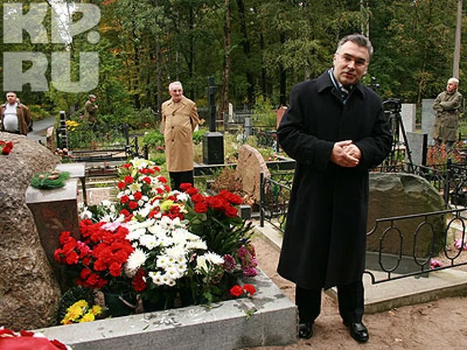 Могила Кирилла Лаврова - YouTube