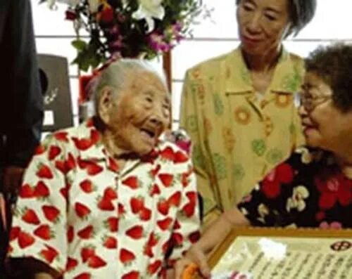 Сигэтиё Идзуми долгожитель. Самый долгий долгожитель в мире. Человек который прожил дольше всех в мире.