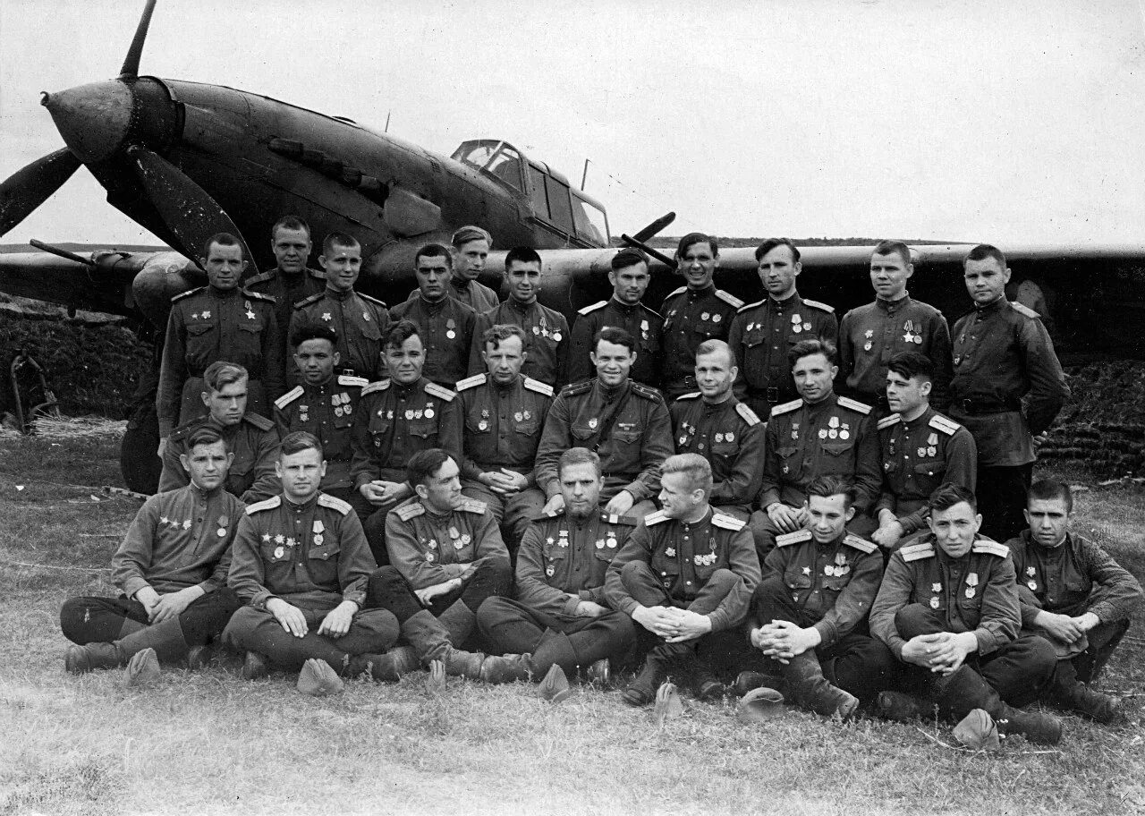 76 Гвардейский штурмовой авиационный полк. 565 Штурмовой авиационный полк. 637 Штурмовой авиационный полк.