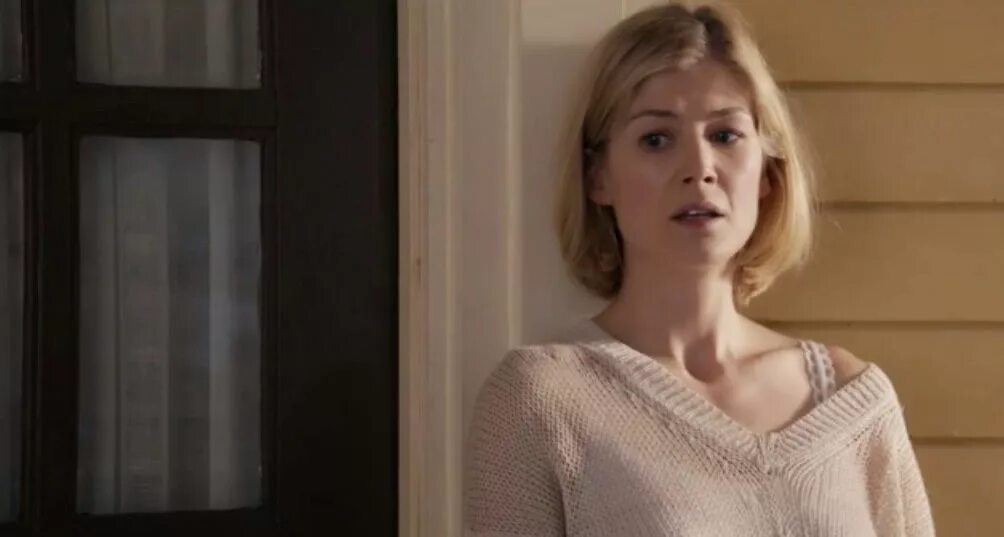 Возвращение отправителю. Розамунд Пайк Джек Ричер. Розамунд Пайк 2022. Rosamund Pike кадры.