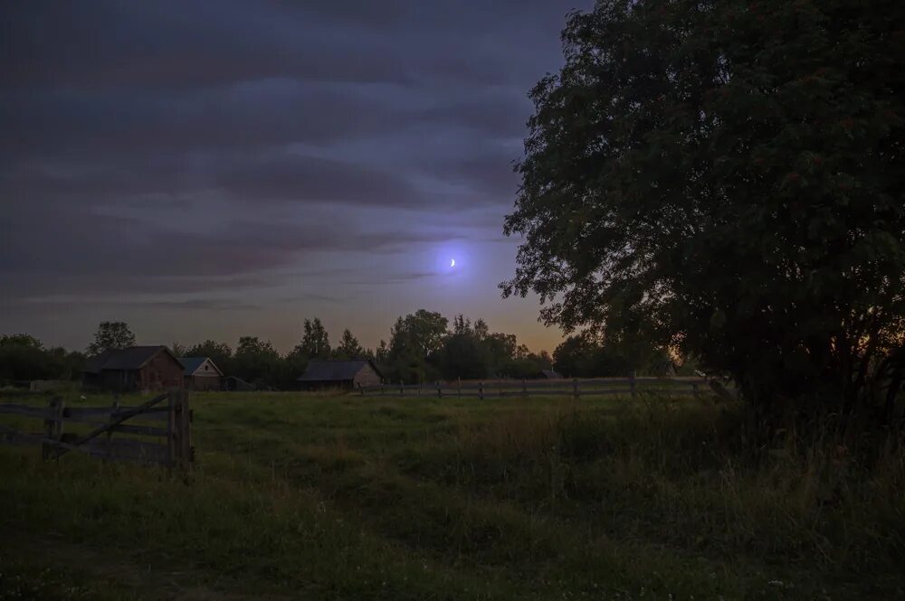 Ночь в деревне фото. Ночь в деревне. Ночь в деревне летом. Летняя ночь в деревне. Ночь деревня лето.