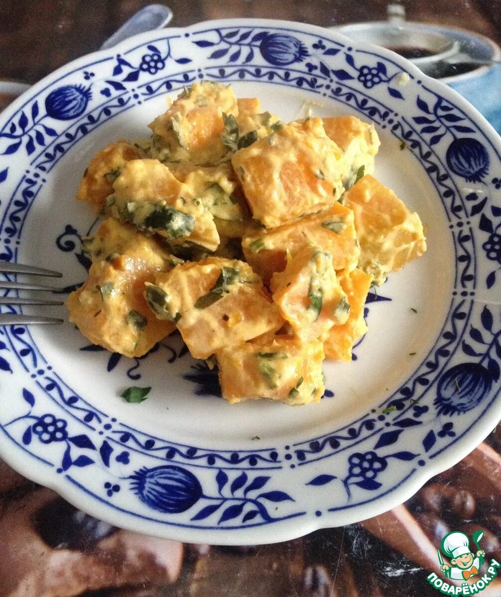 Тыква со сметаной и чесноком. Тыква в сливочно-чесночном соусе. Тыква тушеная в сметане. Тыква со сметаной и чесноком. Тыква со сметаной.