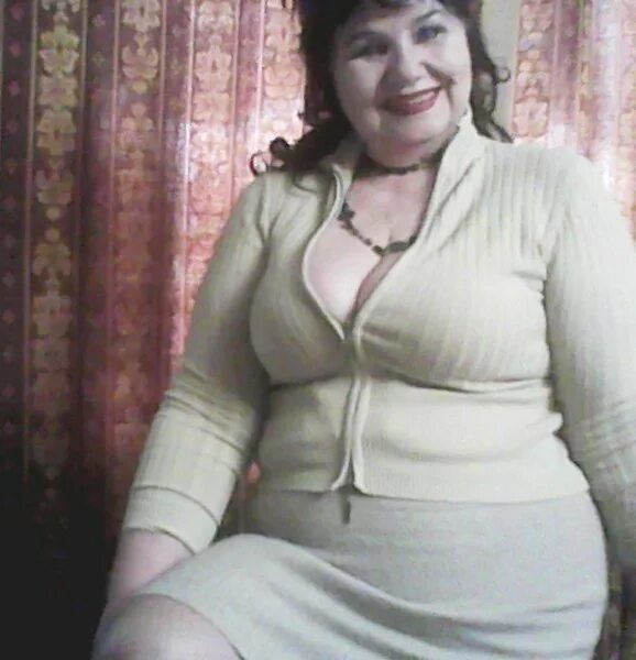 Жены домашние веб камера. Русские женщины в возрасте веб камера. Взрослые женщины по Вебкамере. Толстая тетка в скайпе.