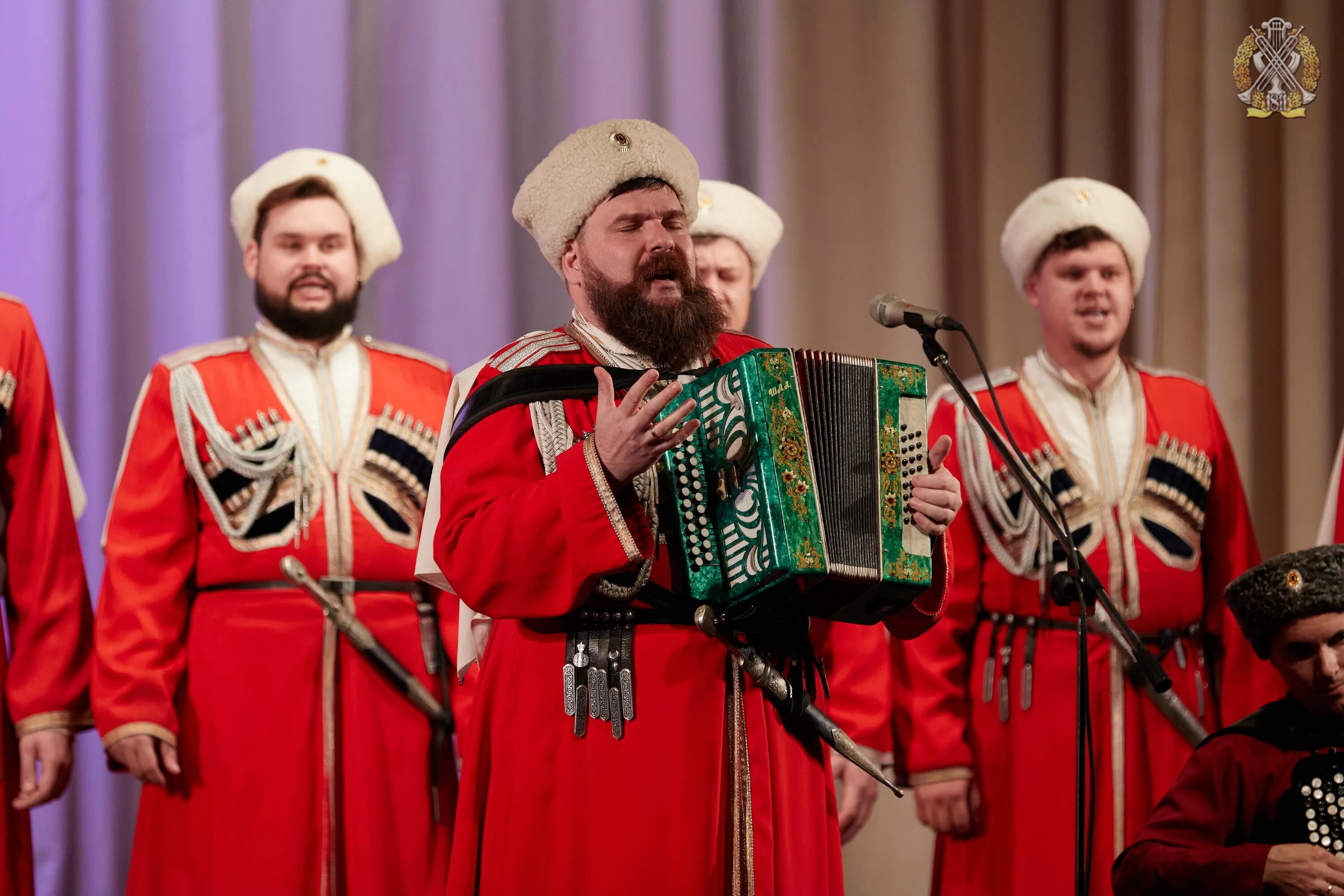 Без казачий хор. Кубанский казачий хор ККХ. Кубанский казачий хор концерт. Захарченко Кубанский казачий хор солисты.