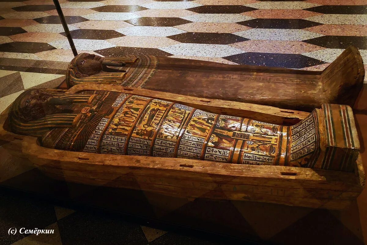 саркофаги в эрмитаже. саркофаги в эрмитаже. саркофаги древнего египта в эрмитаже. эрмитаж зал египта. эрмитаж египетский зал мумия.