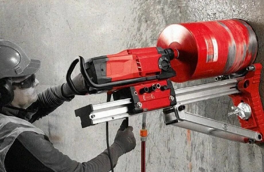 Пробурить отверстие в стене. Hilti DD 250. Хилти ДД 350. Хилти дд200. Алмазное бурение хилти.