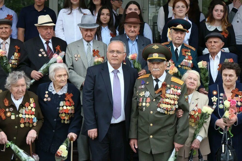 Ветераны вов кбр живые. Ветераны кбр портреты. День победы в нальчике. Ветераны кбр портреты. Ветераны вов кбр.