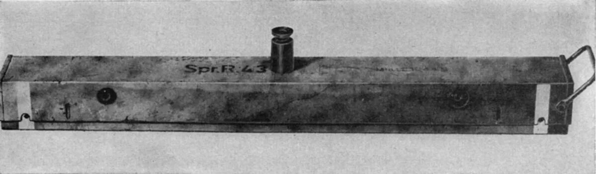 Мина 1 43. Противотанковая мина ТМ-35. Ригель 43 мина. Противотанковые мины вермахта. Немецкая противотанковая мина.