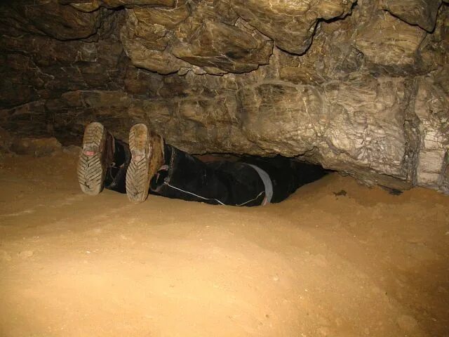 группа студентов в пещере. пещере студенческая. пещера студенческая крым. камерный ансамбль солисты санкт-петербурга.