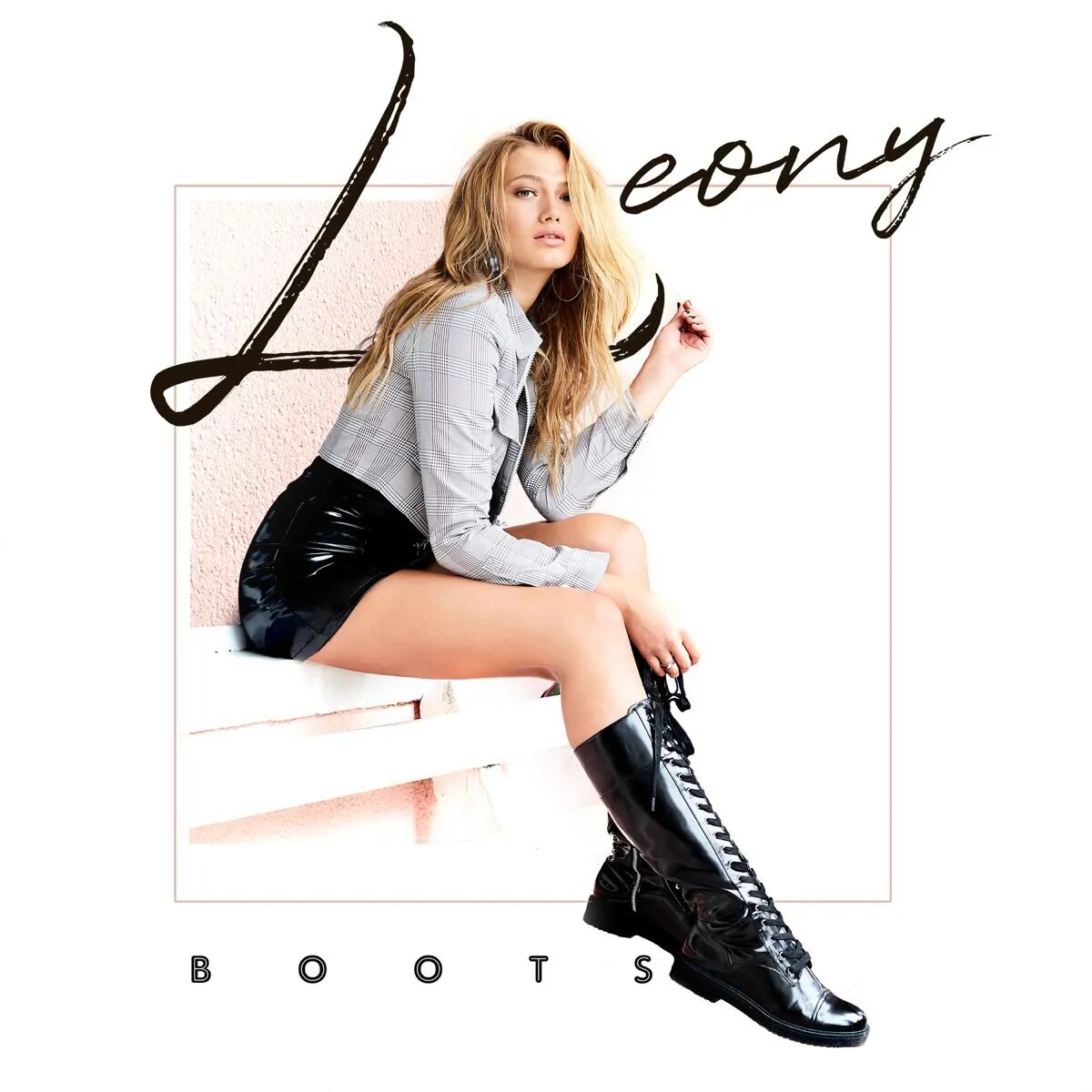 Мамины сапоги песня. Leony Singer. Leony немецкая певица. Boots исполнитель. Remedy Leony исполнительница.