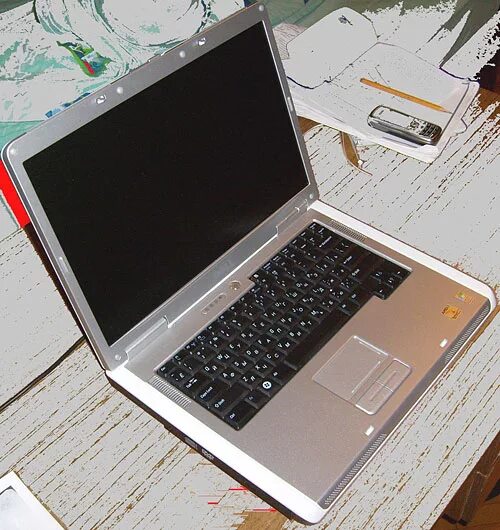 Делл ноут 2000 года. Делл 2008 года ноутбук. Dell Inspiron 2005 года ноутбук. Ноутбук dell 2000 года.