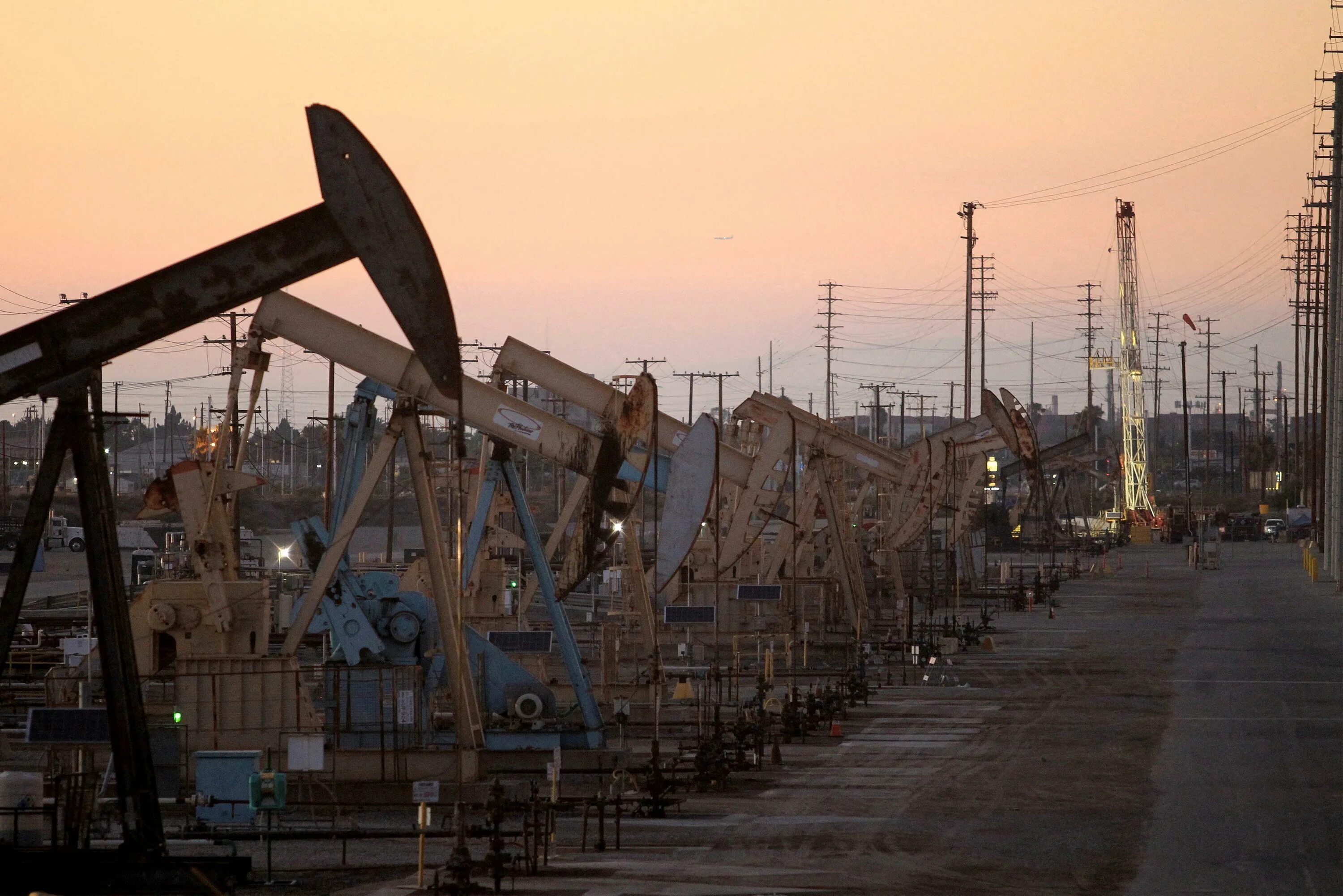 Добыча нефти в техасе. Нефтяные качалки сша. Техас штат нефть. Нефтедобыча в сша. Добыча нефти в техасе.