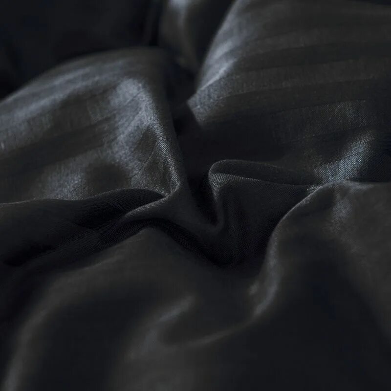 Мако-сатин постельное ткань. Как выглядит сатин. Бордовый страйп сатин ситрейд. Сатин ткань. Сатиновая ткань.