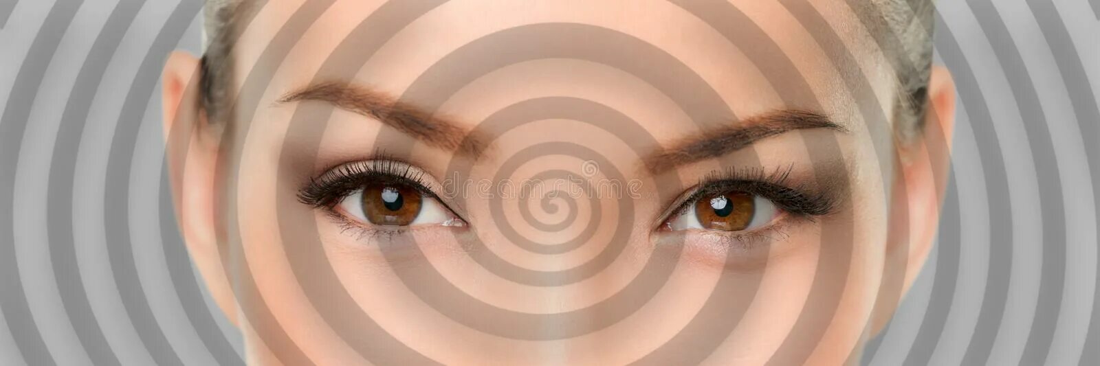 Гипноз для девушек. Лицо девушки гипноз глаза. Глаза на лице со спиралями. Гипноз для сна.