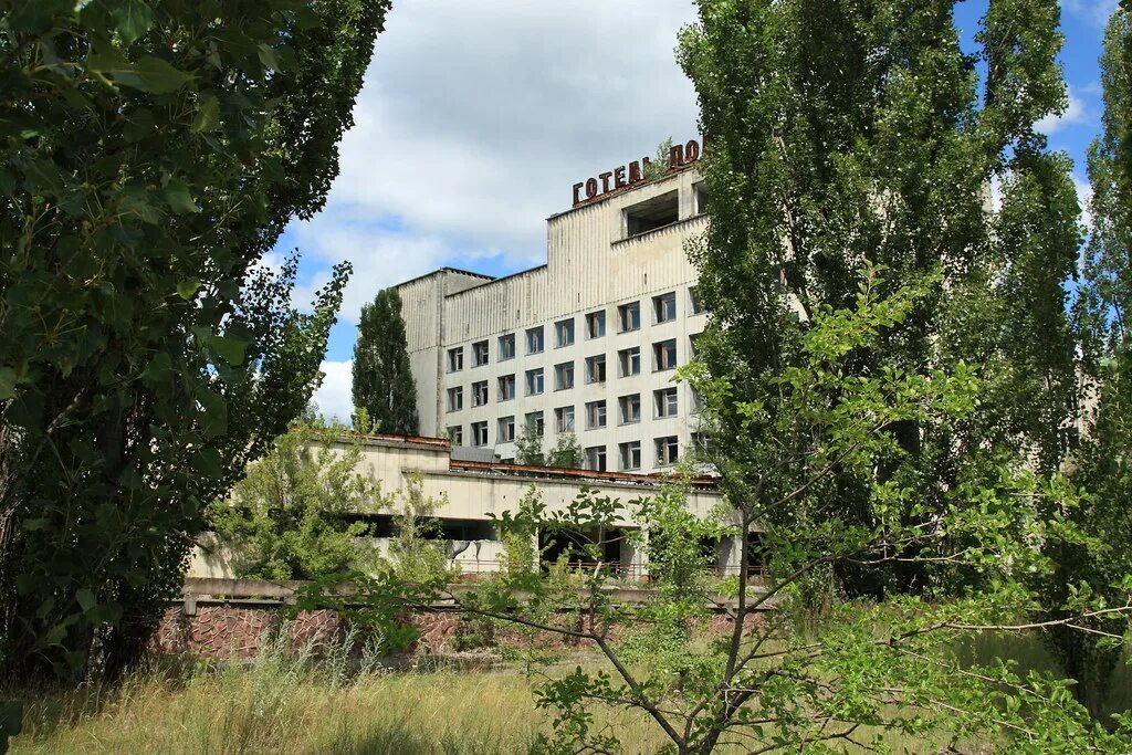 Лясковичи национальный парк. Номер в отеле припяти. Готель полісся в припяти. Гостиница над припятью. Гостиница над припятью.