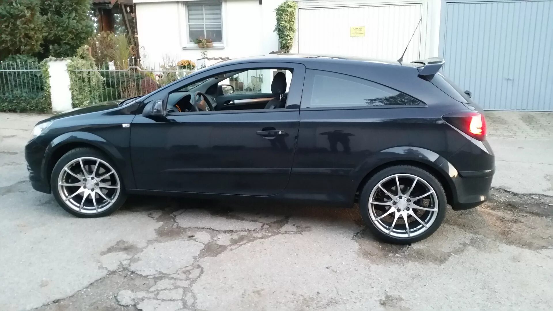 Диск литой r19 пять двойных спиц туарег. H 18 диск. Opel astra h на 17 дисках. Opel astra r18. 1 et45.