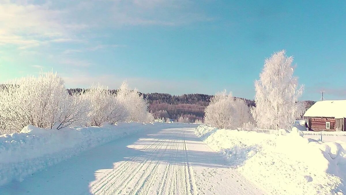 Снежный день на русском. Деревня зимой. Зима в деревне. Морозное утро в деревне. Морозный день в деревне.