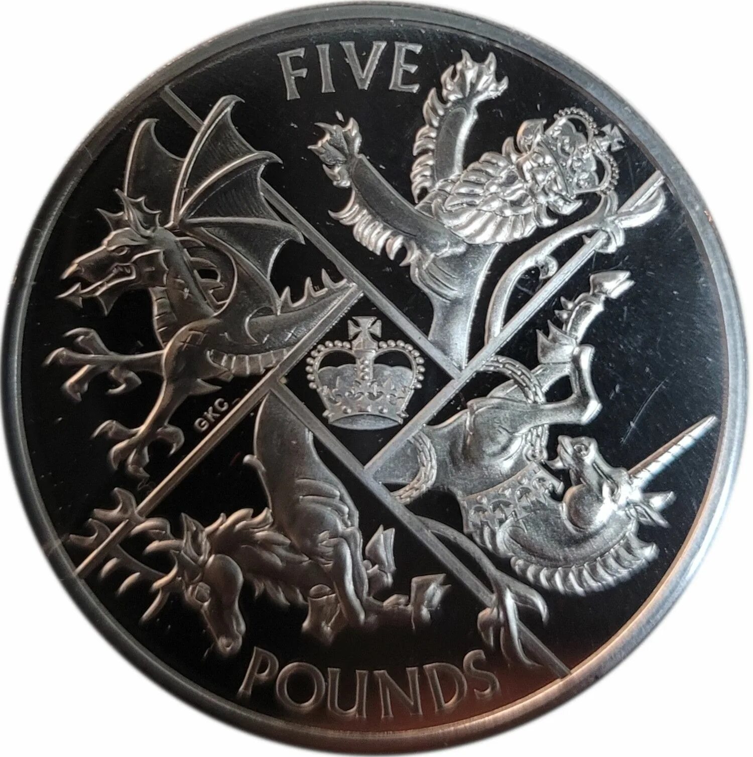 Монета Британия серебро 2 фунта 2022. 2 Фунта Великобритания 2022. 5 Фунтов стерлингов монета. Монета 5 фунтов 2022.