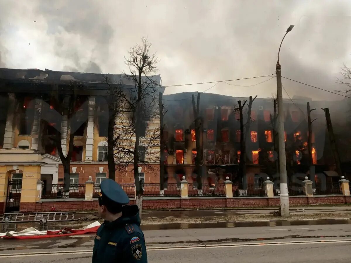 Пожар в ЦНИИ ВКС Тверь. НИИ Минобороны Тверь пожар. ЦНИИ Тверь пожар. НИИ 2 Тверь пожар. Где сгорел город