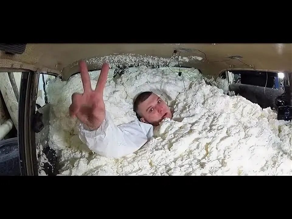 Монтажная пена гиф. Пена для бассейна пенная. Включи видео пена. Влог купаемся в бассейне. Женщина монтажная пена.