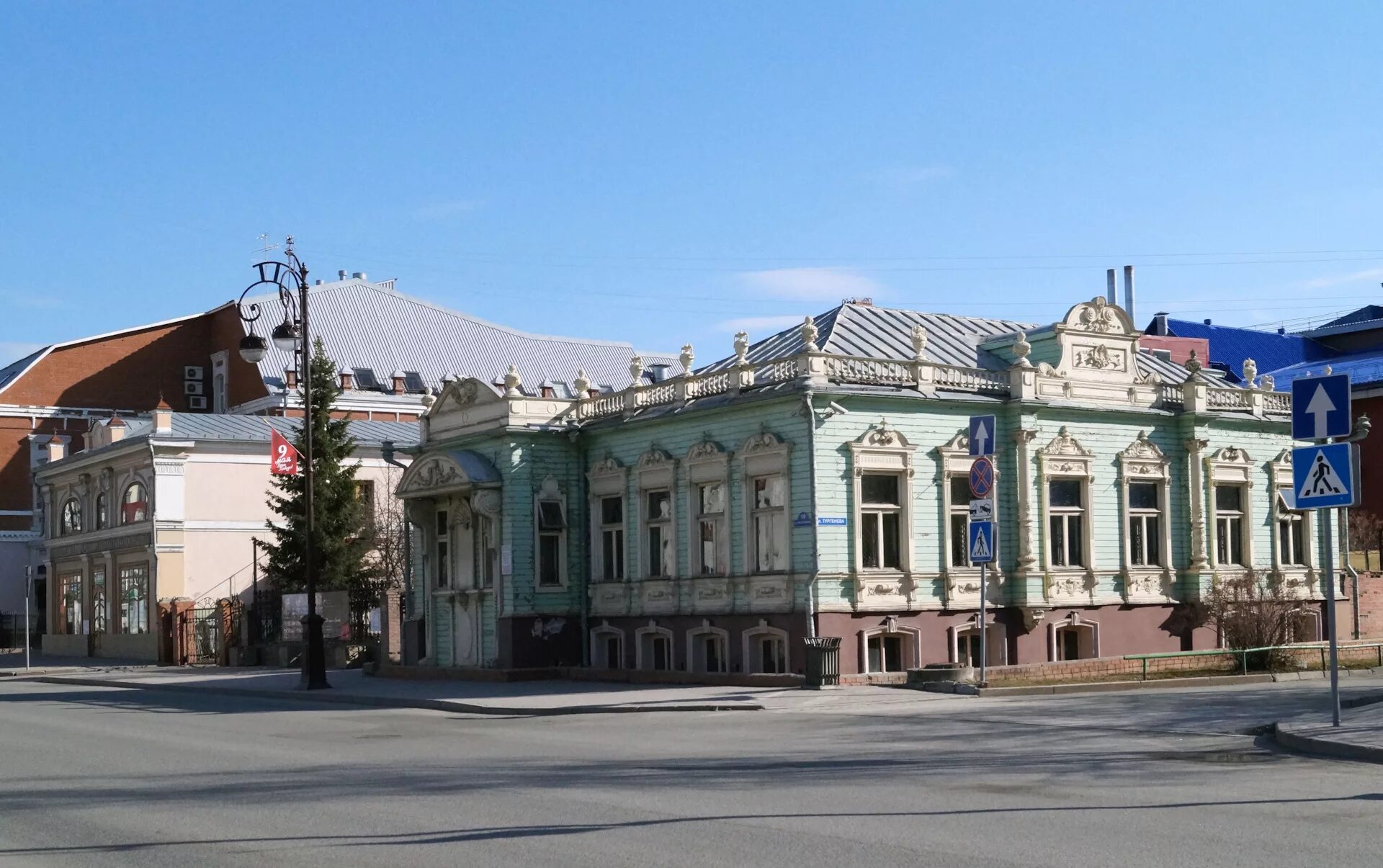 Дом Купцов Колокольниковых Тюмень. Усадьба Колокольникова Тюмень. Усадьба Колокольниковых Тюмень зимой. Достопримечательности Тюмени усадьба Колокольниковых.