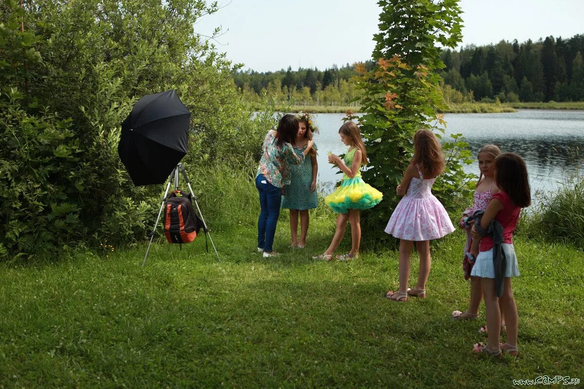 Детский летний лагерь. Лагерь девочки видео. Лагерь девочки видео. Девочки в летнем лагере. Детский лагерь девочки.
