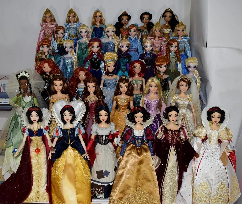 17 принцесс. Куклы Дисней. Старые куклы Дисней принцессы. Куклы принцессы 2010.